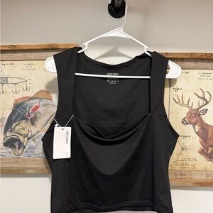 ReoRia Black Crop Top